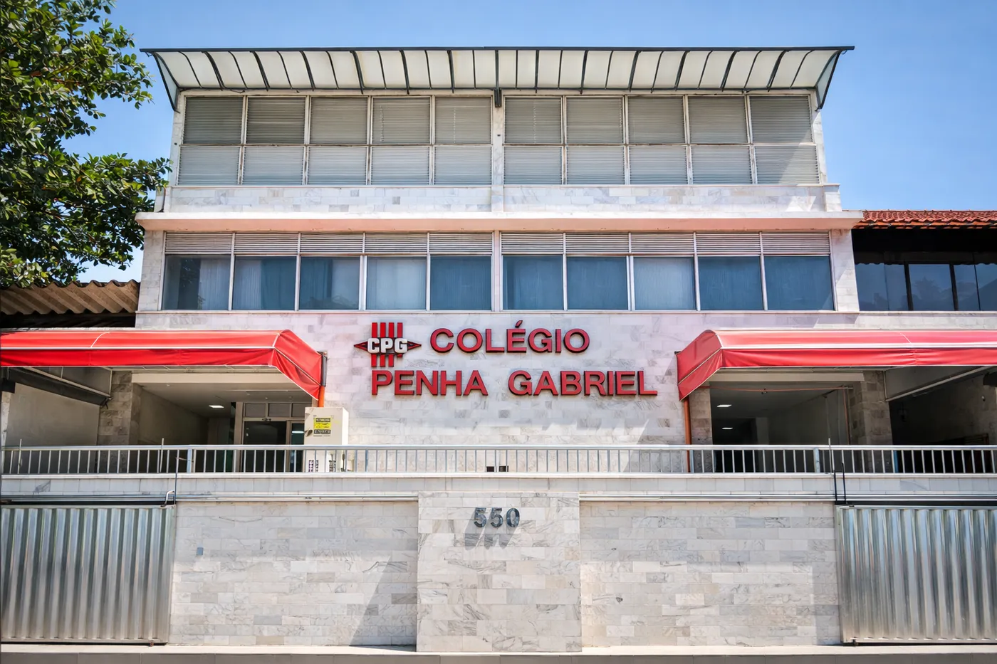 A fachada do Colégio Penha Gabriel hoje