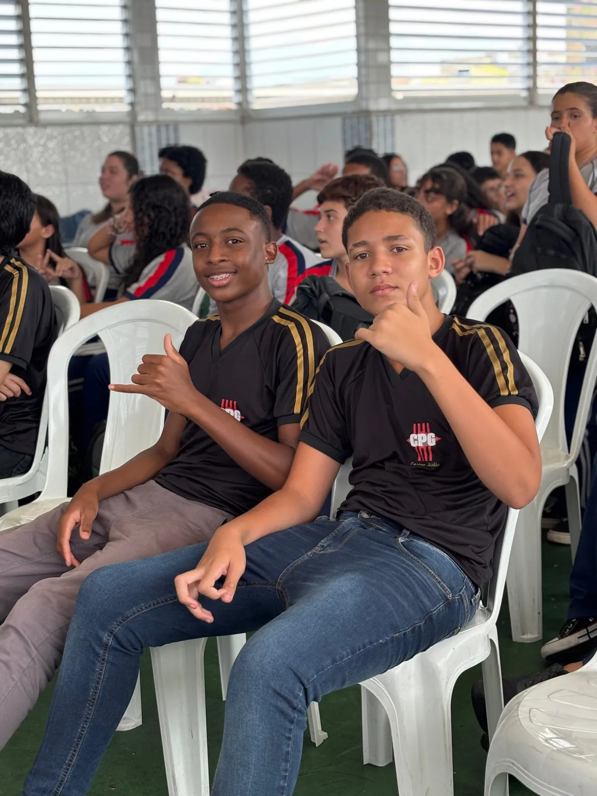 Ex-aluna do Colégio Penha Gabriel compartilha experiências com estudantes