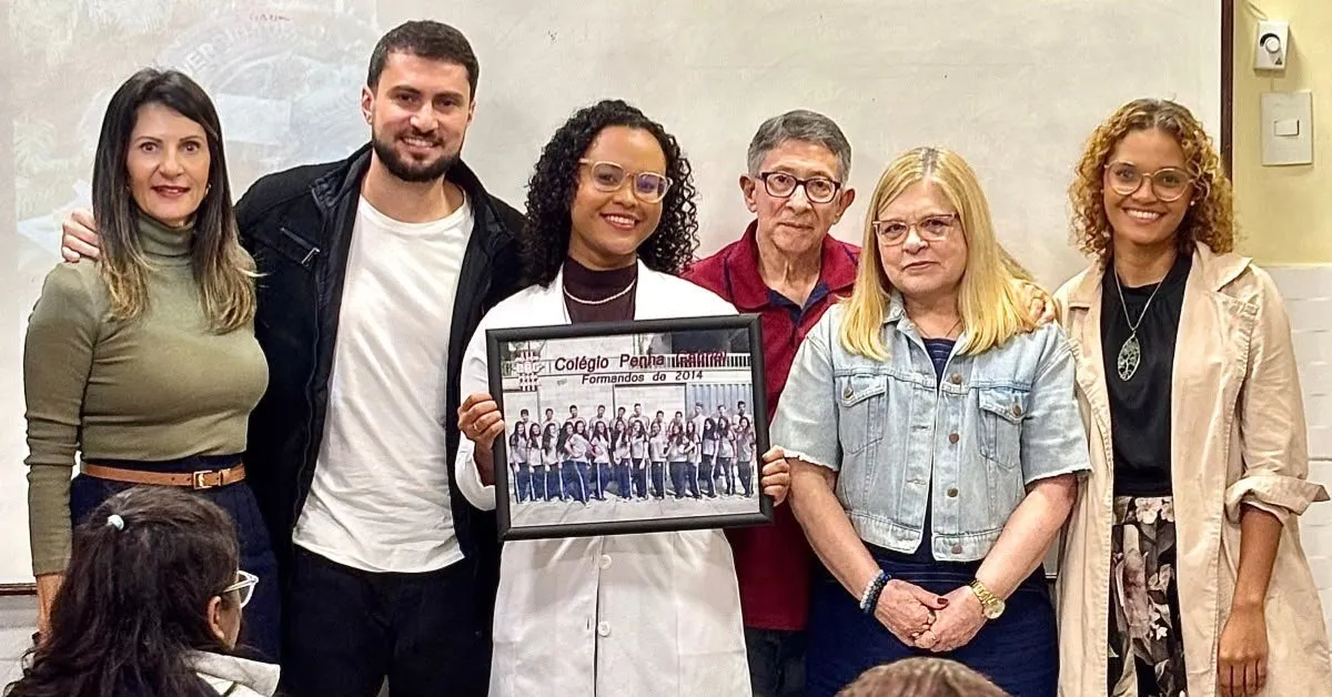 Dra. Patrícia, ex-aluna do Colégio Penha Gabriel e formada em Medicina pela UFRJ